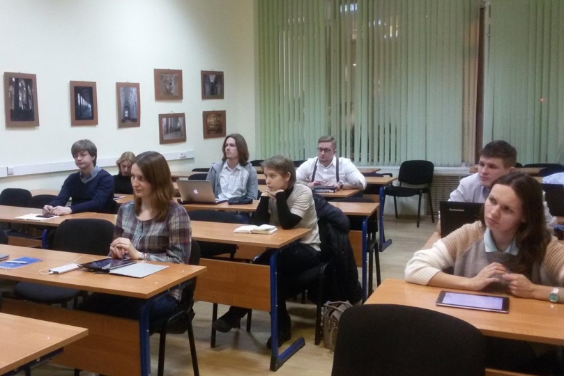 Участники семинара И. М. Савельевой обсуждали теоретические подходы к исследованию школьных учебников