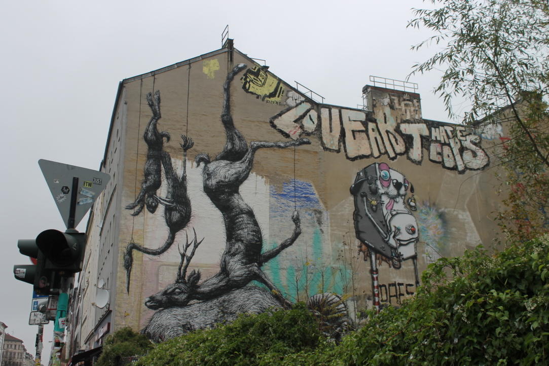 Граффити Roa в Берлине